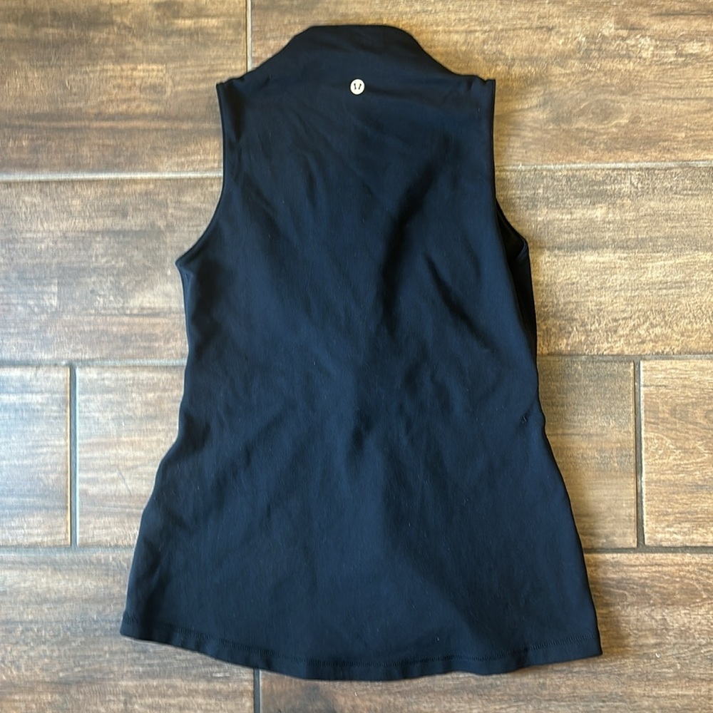 Lululemon Activewear Top thick stretch Material